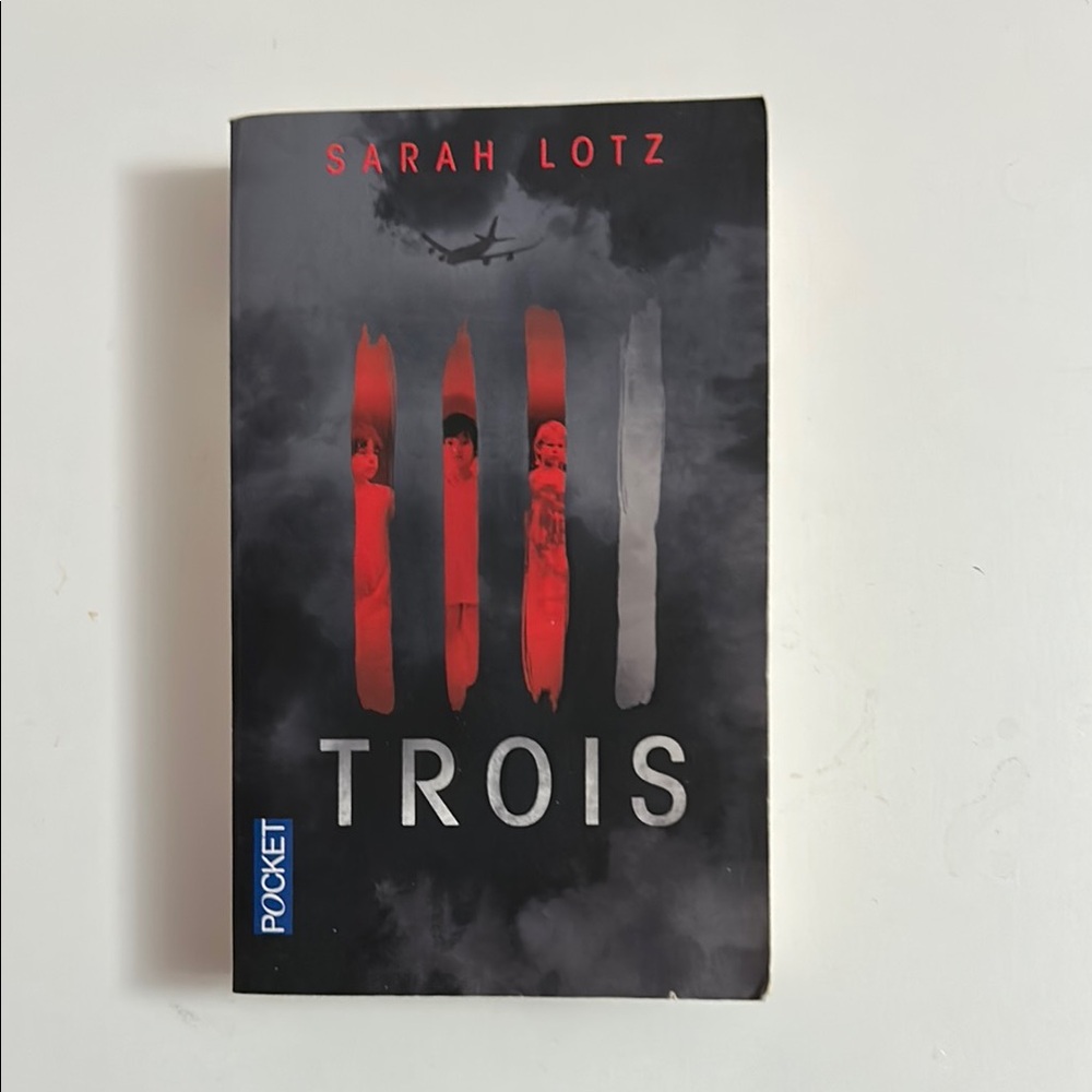 Sarah Lotz 'Trois' Book